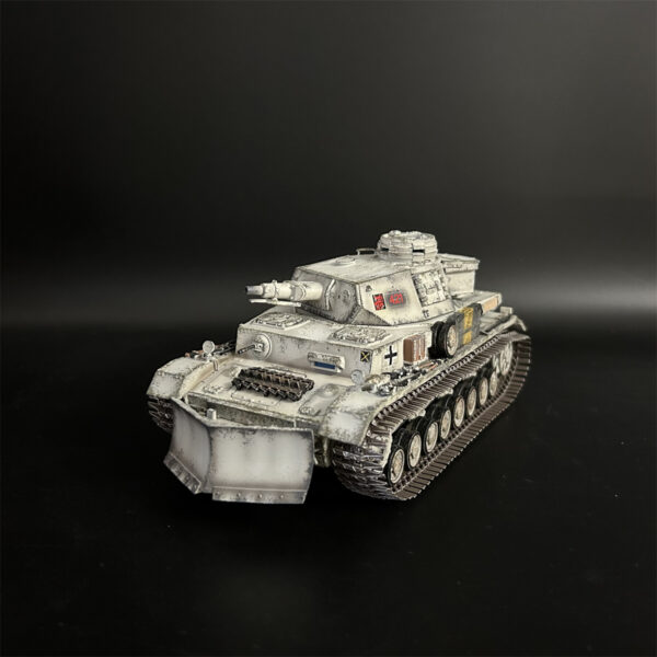 AX034 Winter Panzer IV F1 with Red Devil - Image 4