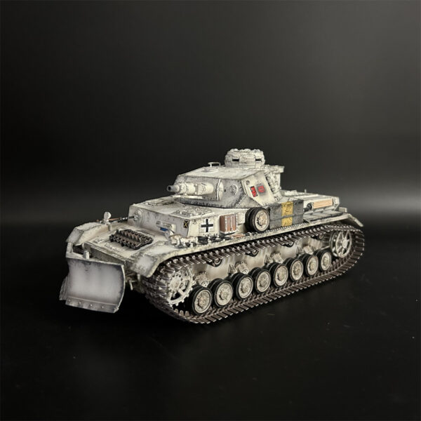 AX034 Winter Panzer IV F1 with Red Devil