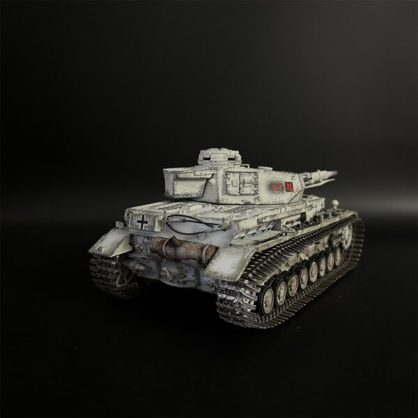 AX034 Winter Panzer IV F1 with Red Devil - Image 3