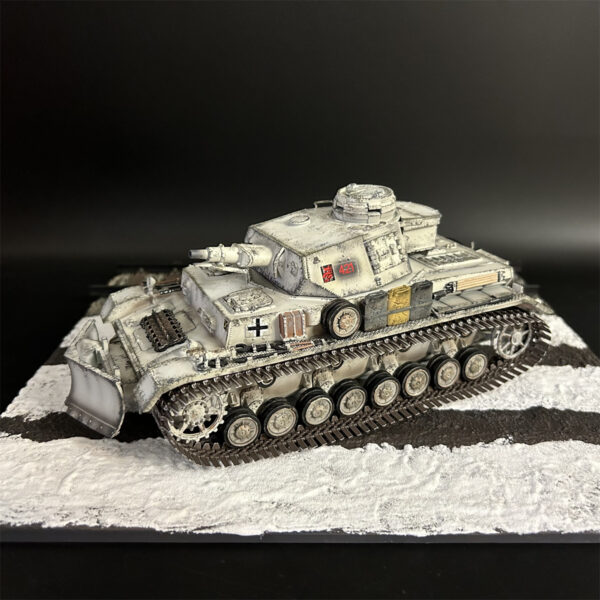 AX034 Winter Panzer IV F1 with Red Devil - Image 5