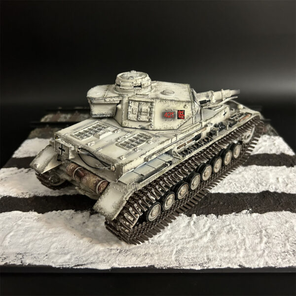 AX034 Winter Panzer IV F1 with Red Devil - Image 6