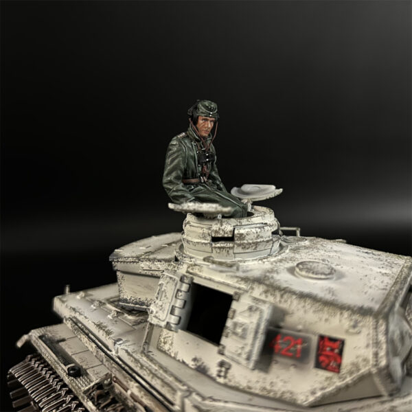 KH104 Winter Tank Crew A on Panzer IV - Image 2