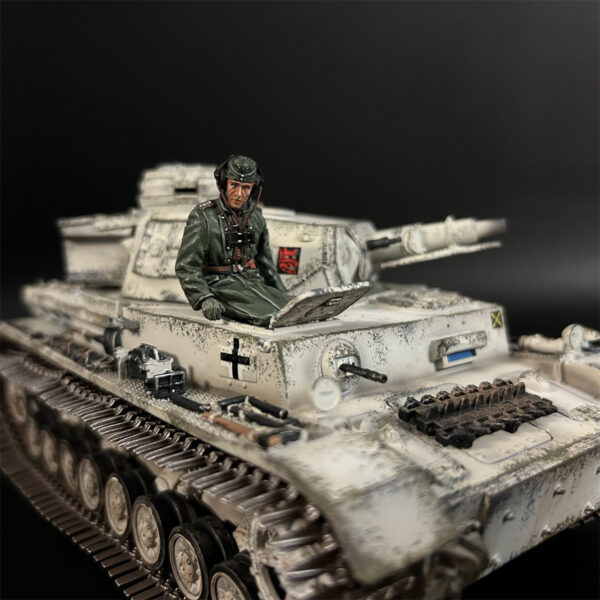 KH104 Winter Tank Crew A on Panzer IV - Image 5