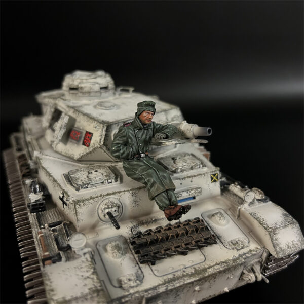 KH105 Winter Tank Crew B on Panzer IV