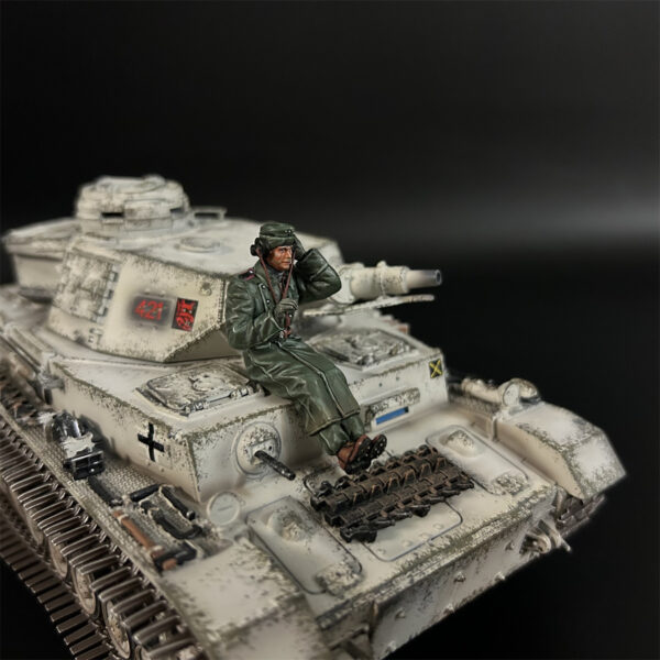 KH106 Winter Tank Crew C on Panzer IV