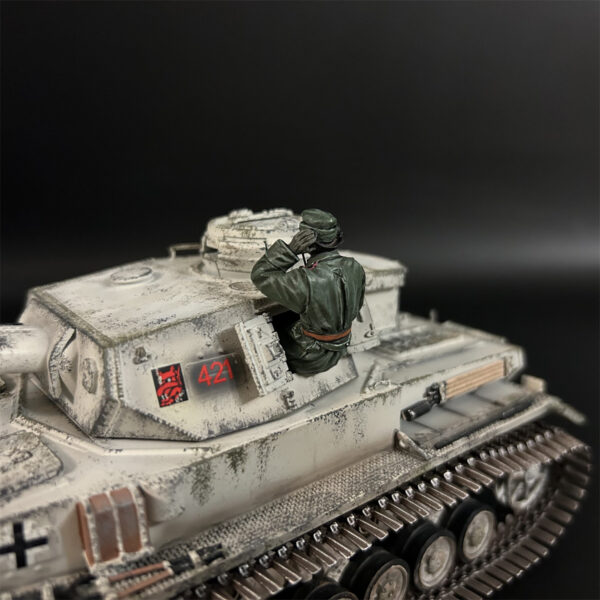 KH106 Winter Tank Crew C on Panzer IV - Image 3