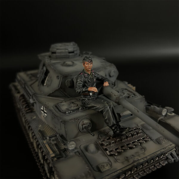 KU133 Wehrmacht Panzer Crew Right for Panzer IV - Image 2