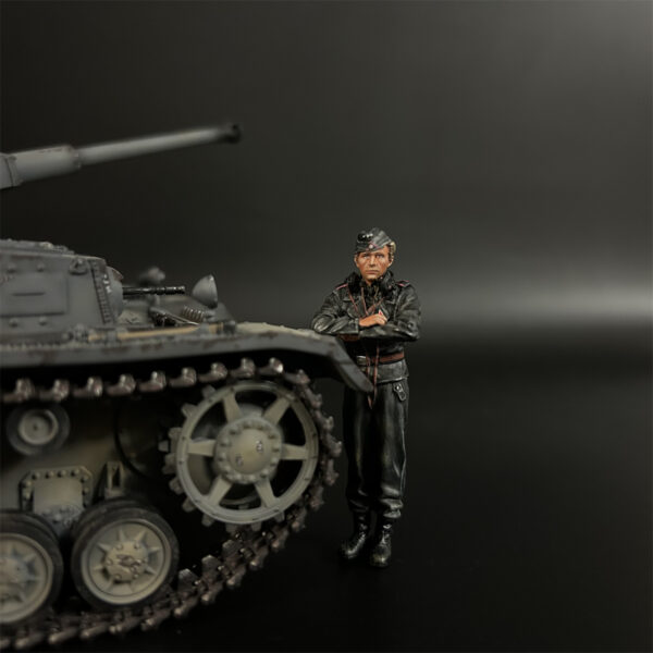 KU134 Wehrmacht Panzer Crew Signalman for Panzer IV & Tiger Tank - Image 2