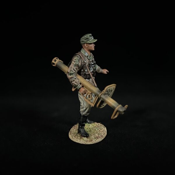 NO024 Waffen-SS Panzerschreck Main Shooter - Image 2