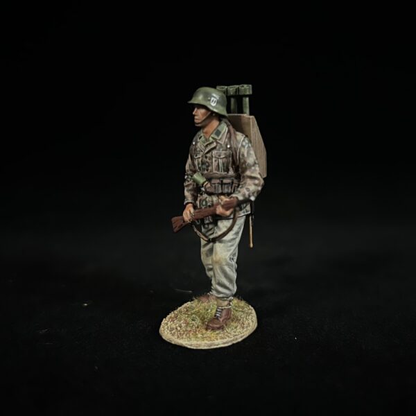 NO025 Waffen-SS Panzerschreck Secondary Shooter - Image 3
