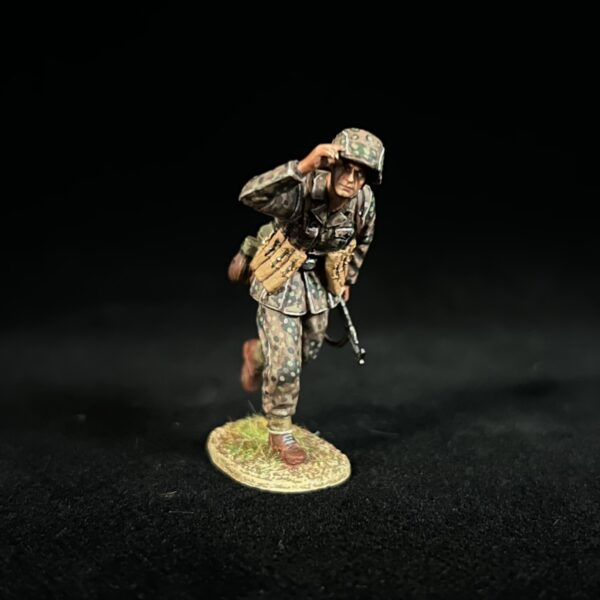 NO028 Waffen-SS STG44 Gunner Bend Forward A - Image 3