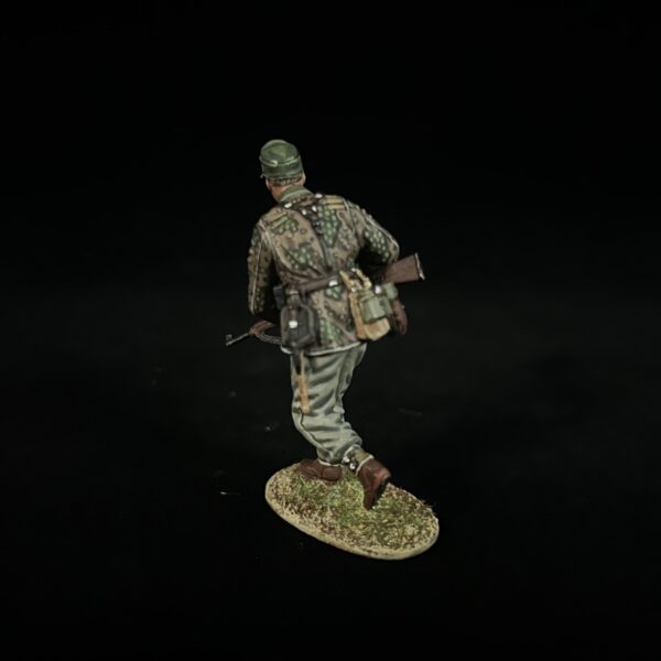 NO029 Waffen-SS G43 Rifle Gunner Bend Forward - Image 2