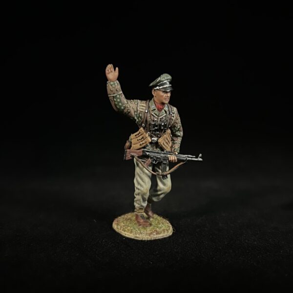NO032 Waffen-SS STG44 Gunner Charging Officer - Image 3